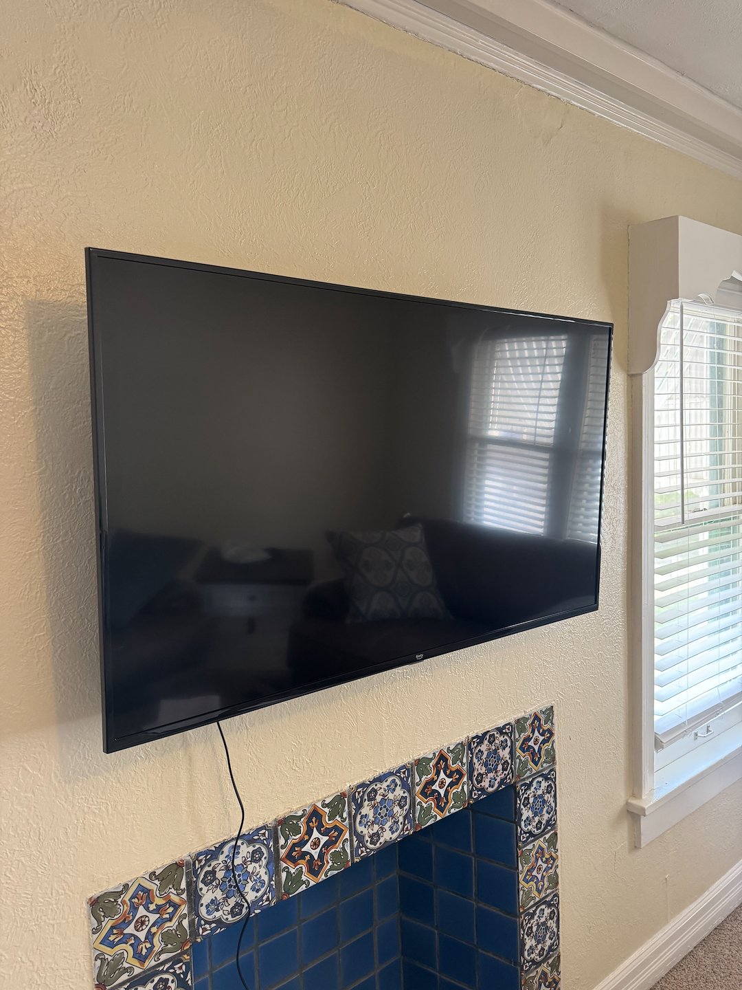 ๐๏ธ TV Mounting in Northglenn, CO โ Historic Home? No Problem for Domโs TV Mounting Colorado! ๐บ๐ ๏ธ